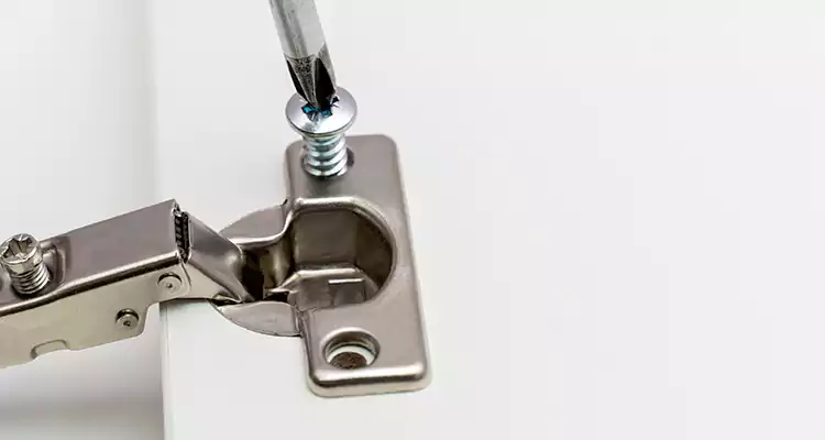 Screen Door Hinge Repair in Palm Springs, FL