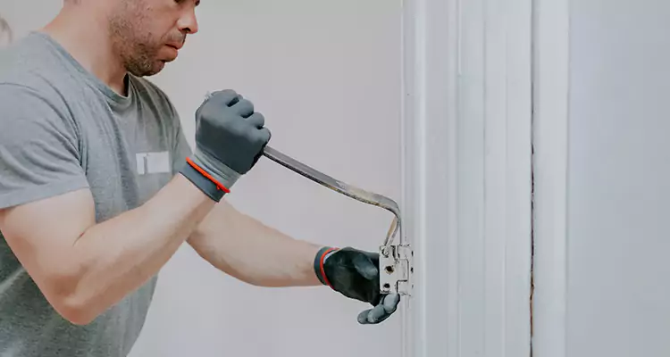 Cracked Door Jamb Repair in Palm Springs, FL
